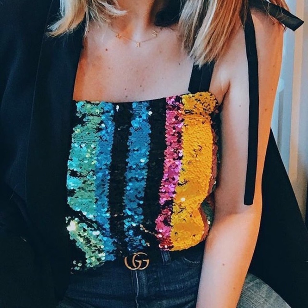 Meet your Posher, Caitlin. 🌴🍍